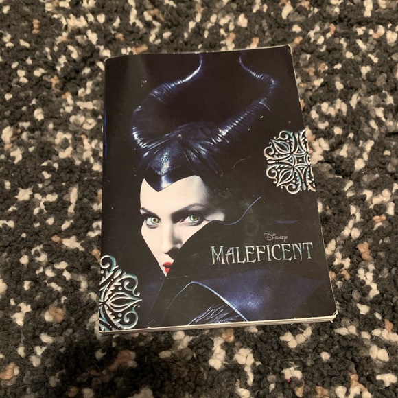 DISNEY Maleficent Book 🦋